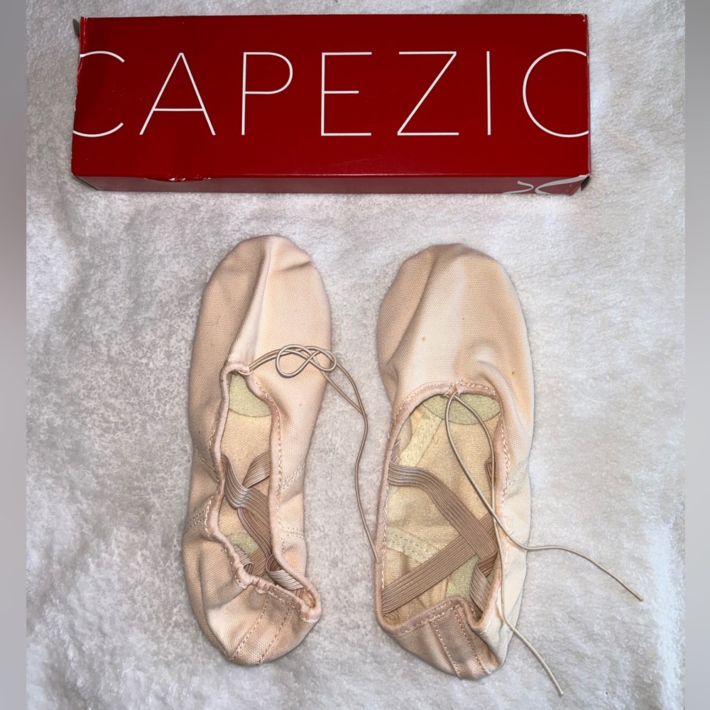NWT Capezio Juliet II Canvas Ballet Shoe